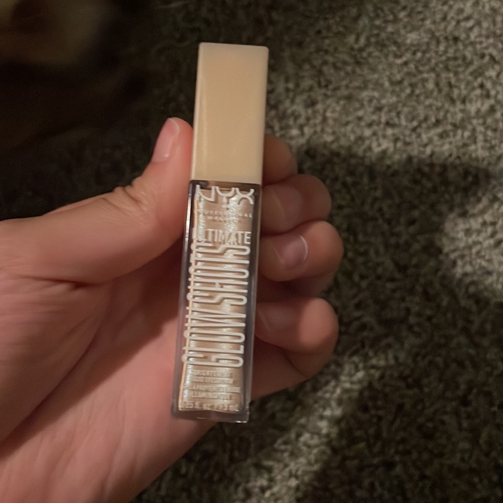 Small Makeup Bundle - Picture 6 of 7